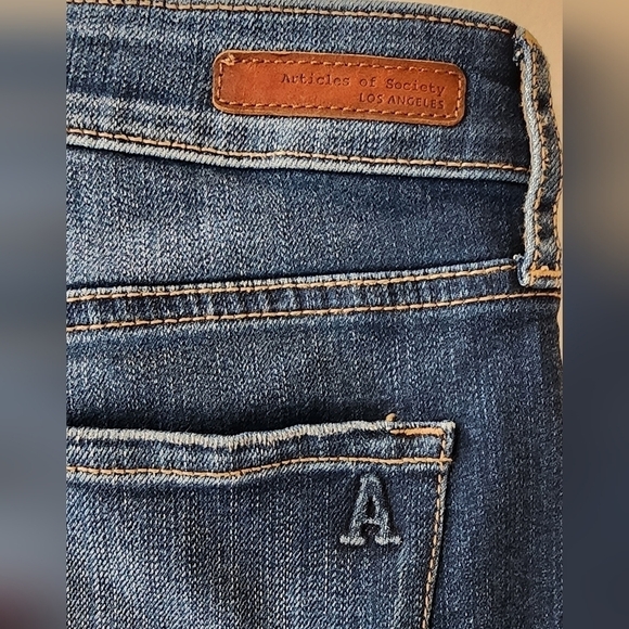 Articles Of Society Women's Raw Hem Denim Shorts Size 28. - Picture 4 of 9